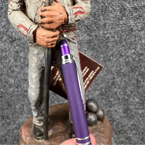 Cannoneer Confederate Soldier a Hand Painted sculpture by Michael Garmin 1991 - Picture 10 of 15